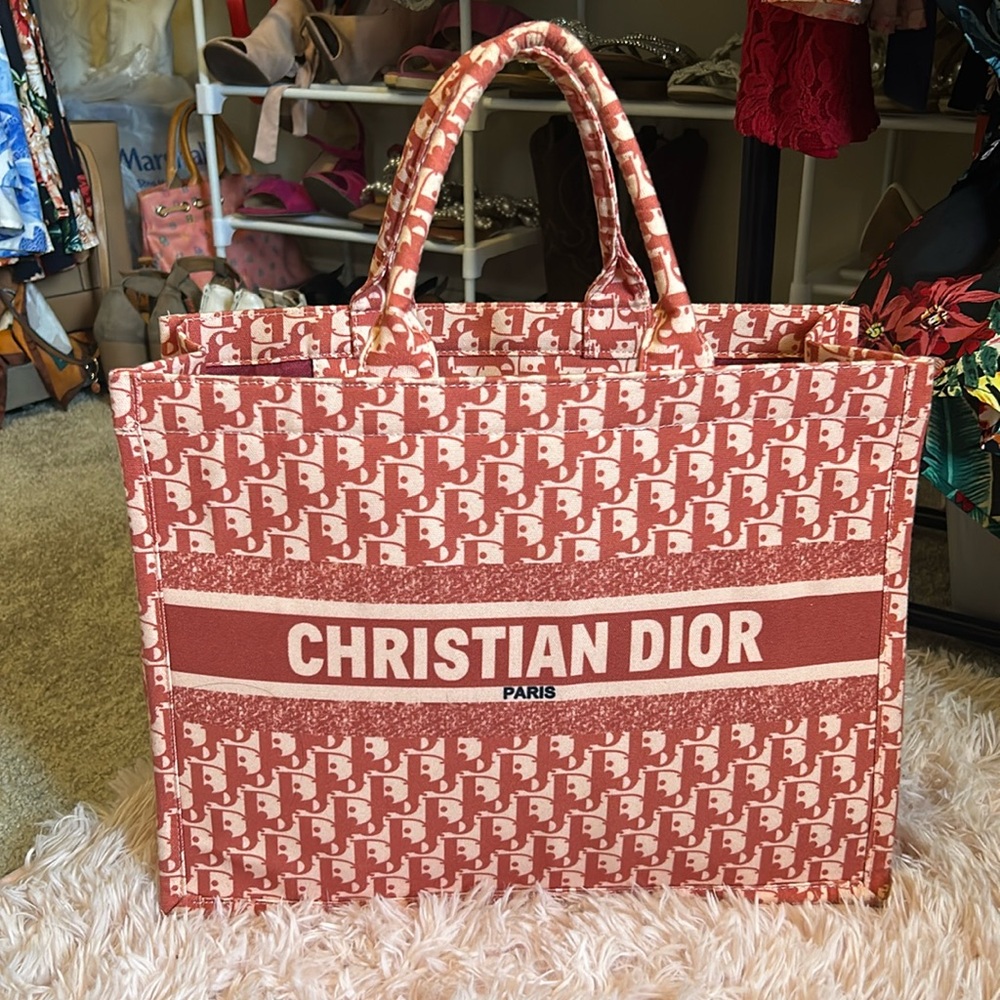 Unbranded tote